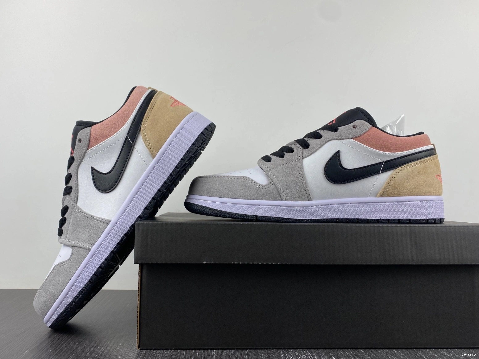 Jordan 1 Low Air DX4334-008 Club